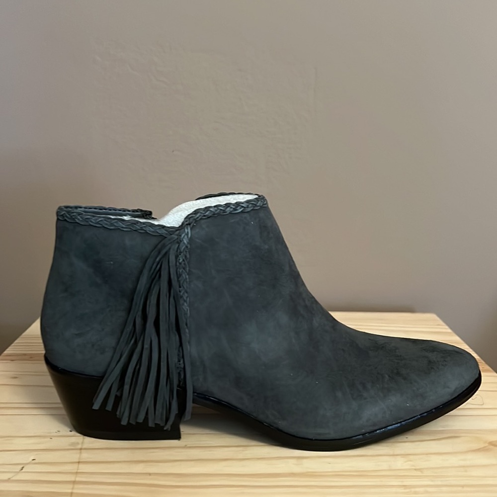 NIB Sam Edelman Paige booties size 9M in dark grey